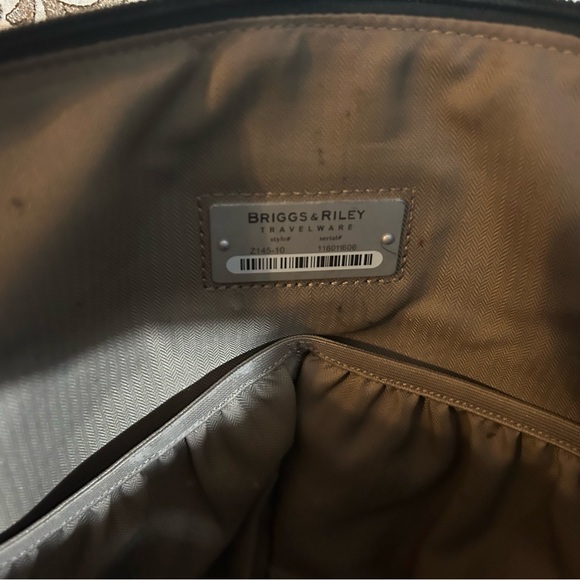 Briggs and Riley travel bag in excellent condition. Lifetime replacement. - Picture 8 of 8